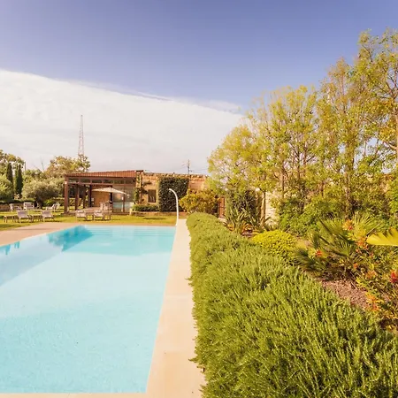 New To The Market - 4br With Pool By Sf Homes *