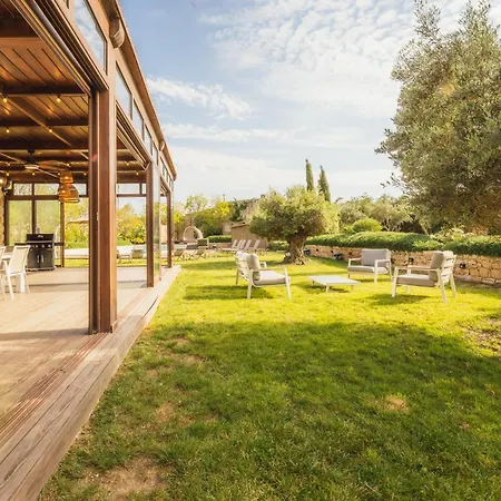 New To The Market - 4br With Pool By Sf Homes