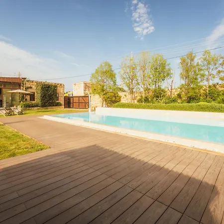 New To The Market - 4br With Pool By Sf Homes